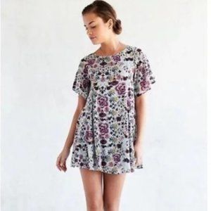 KIMCHI BLUE Blue Floral Swing Mini Dress Flutter Sleeve Cut Out Back size small